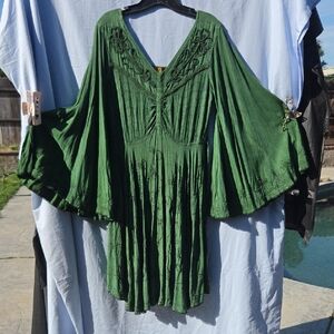 Sakkas Emerald Green Boho V-Neck Tunic with Bell Sleeves Size S/M Renaissance?